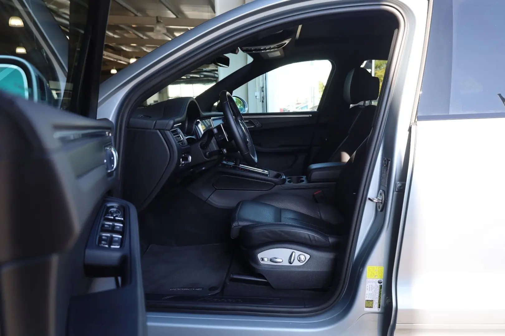 Macan 2.0 AWD/360*/4xSHZ/SBL/LHZ/PANO/TOTW/R20