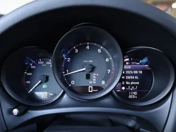 Macan 2.0 AWD/360*/4xSHZ/SBL/LHZ/PANO/TOTW/R20