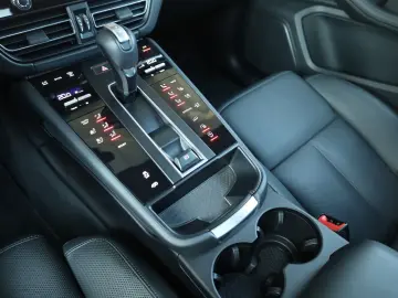 Macan 2.0 AWD/360*/4xSHZ/SBL/LHZ/PANO/TOTW/R20