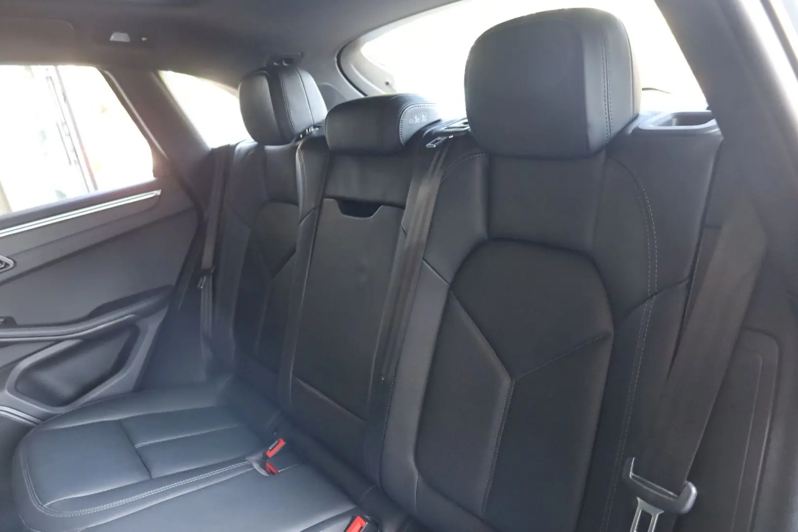Macan 2.0 AWD/360*/4xSHZ/SBL/LHZ/PANO/TOTW/R20