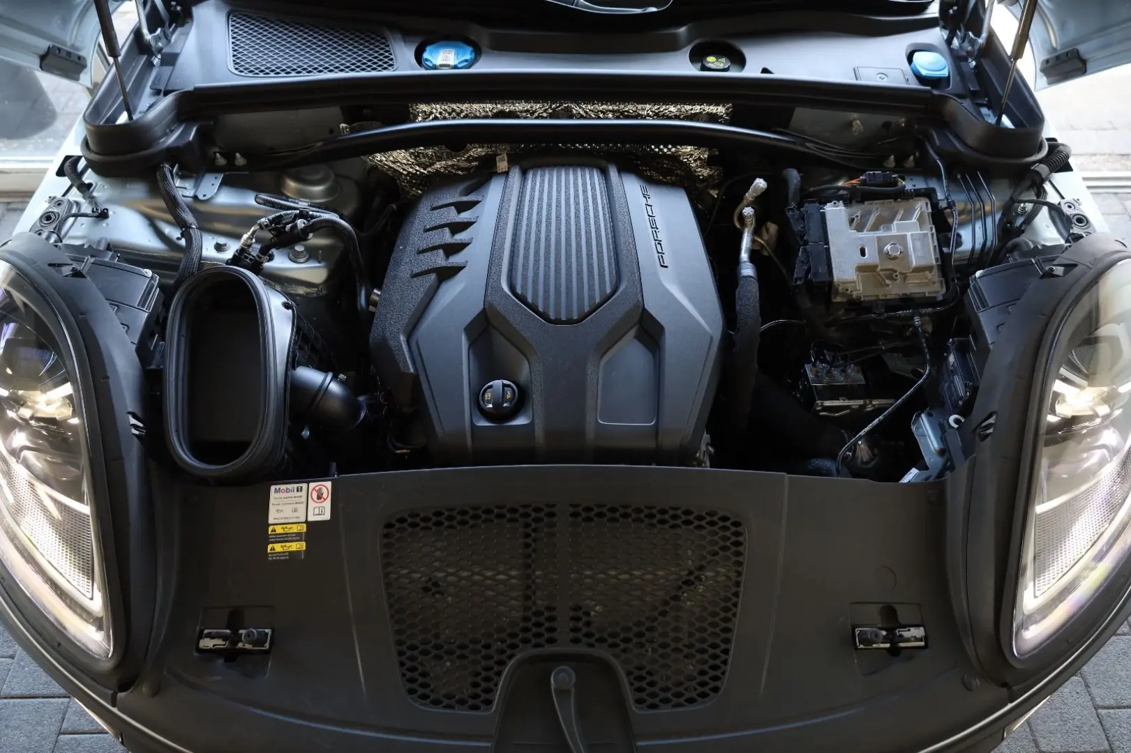 Macan 2.0 AWD/360*/4xSHZ/SBL/LHZ/PANO/TOTW/R20