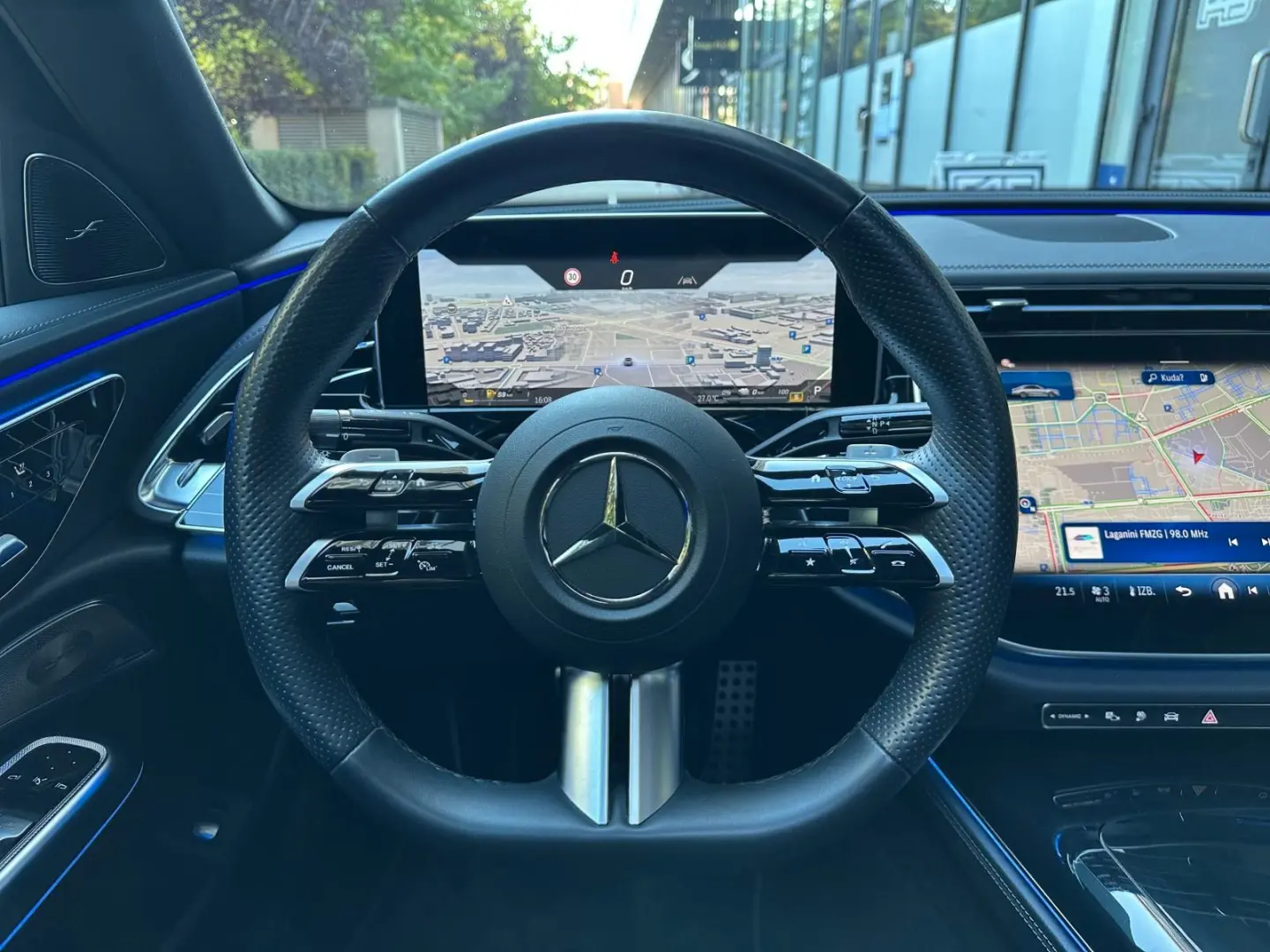 Mercedes E-klasa E300de *AMG*4M*PANO*MEMO*BURM*