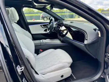 Mercedes-Benz E220d4M/AMG/Line/Pass Display