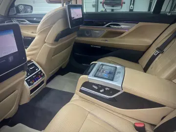 BMW 740