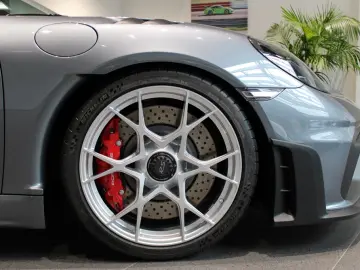 Porsche 718 Spyder RS