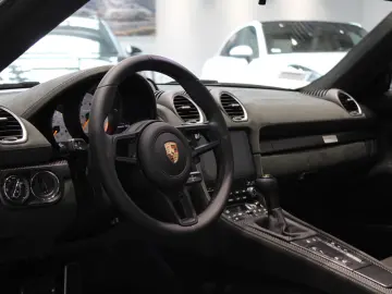 Porsche 718 Spyder RS