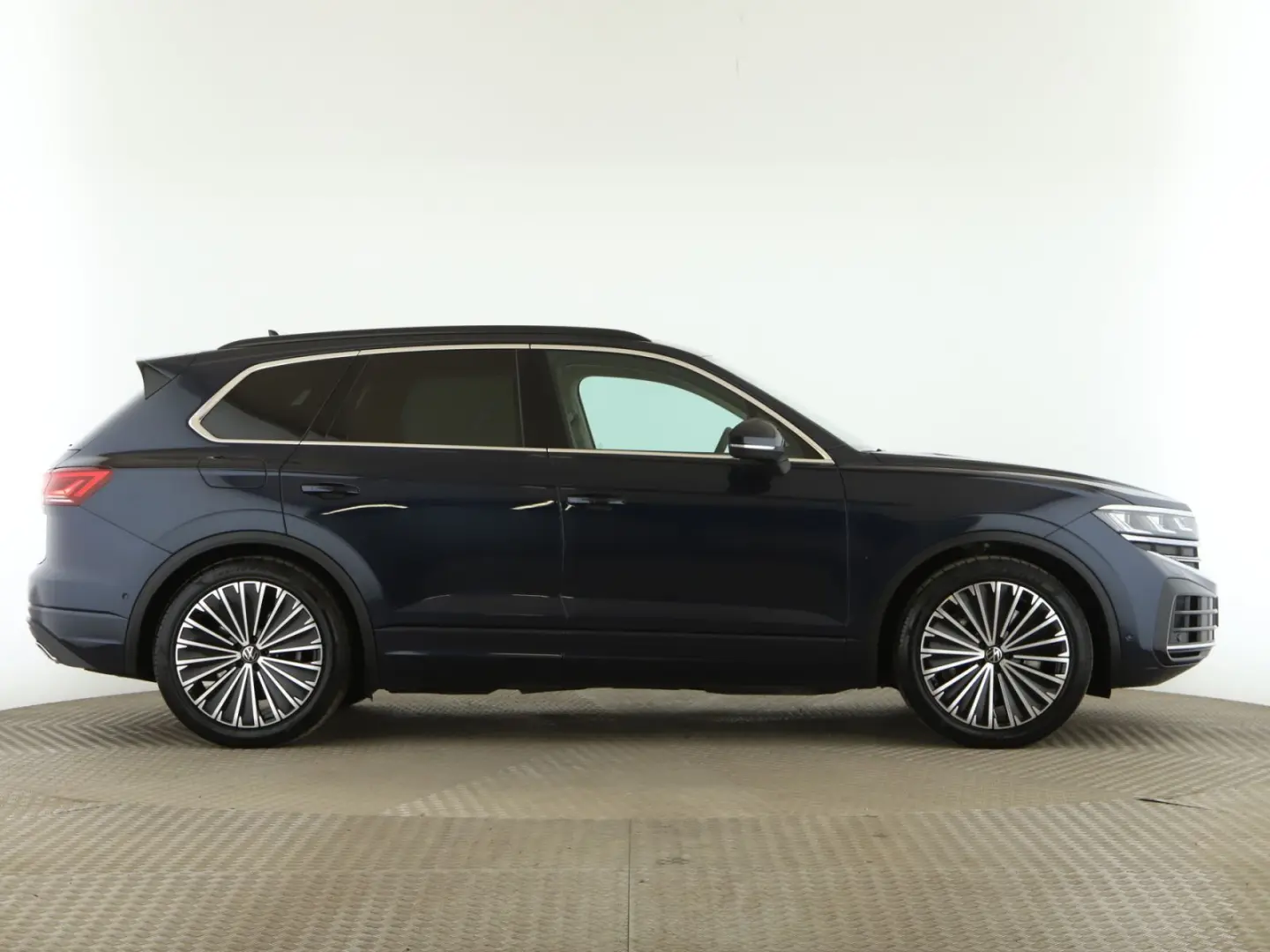 Touareg 3.0 TSIe Elegance 4M *HYBRID*Pano*AHK*Ma