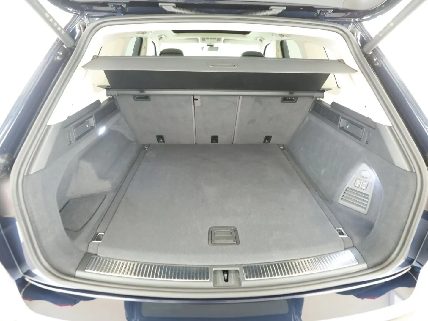 Touareg 3.0 TSIe Elegance 4M *HYBRID*Pano*AHK*Ma