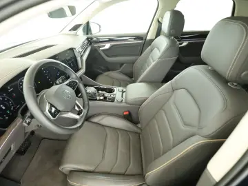 Touareg 3.0 TSIe Elegance 4M *HYBRID*Pano*AHK*Ma