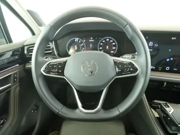 Touareg 3.0 TSIe Elegance 4M *HYBRID*Pano*AHK*Ma