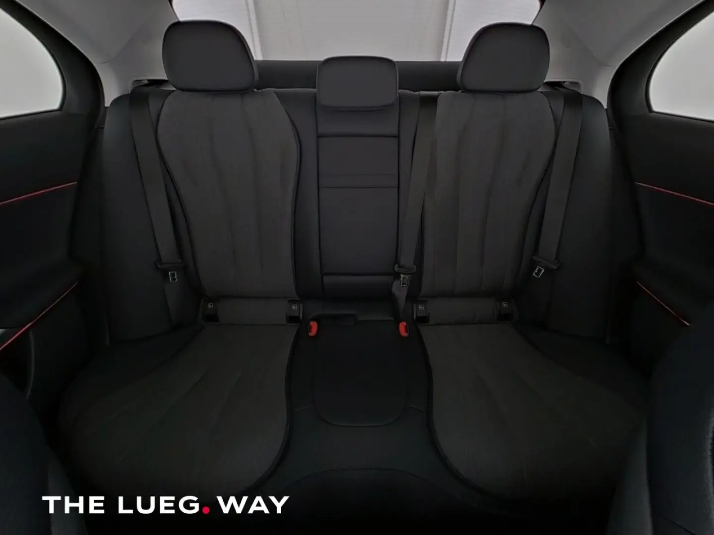 E 300 de 4M AVANTGARDE+PANO+AHK+DC-LADER+KEYLESS