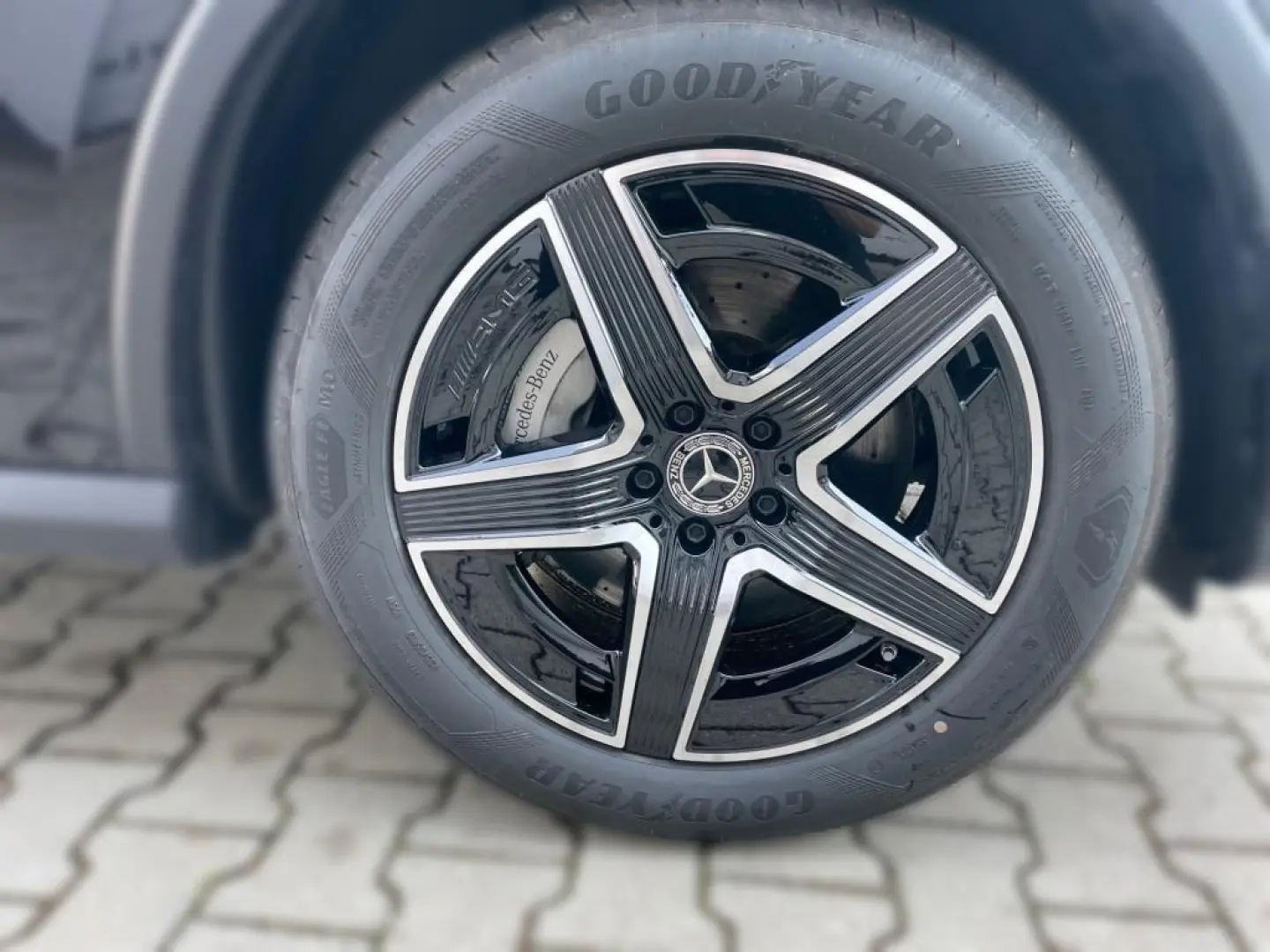 GLC 220 d 4M AMG-Adv+*Pano*AHK*Ambi*Memory*MBUX*