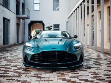 Aston Martin DB12