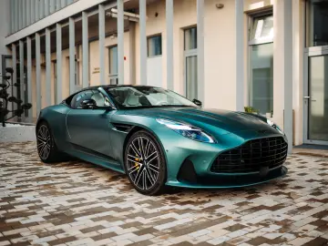 Aston Martin DB12