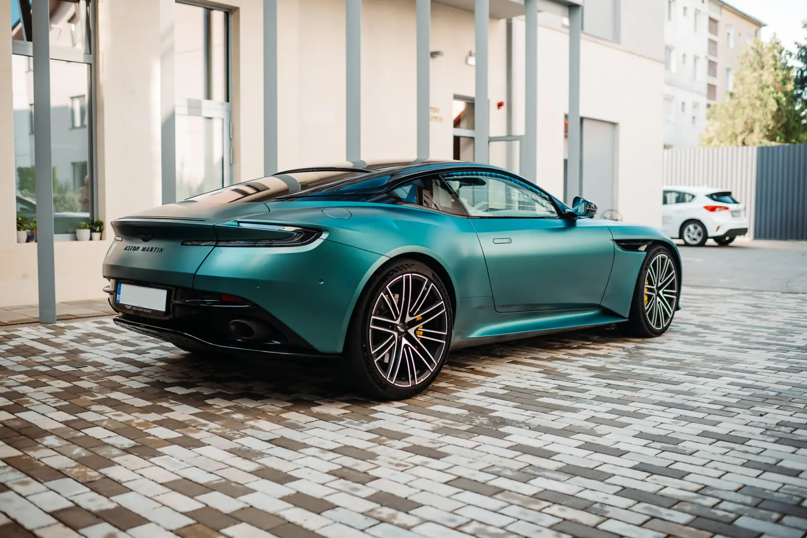 Aston Martin DB12