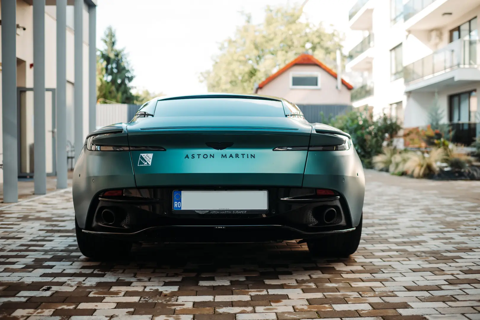 Aston Martin DB12