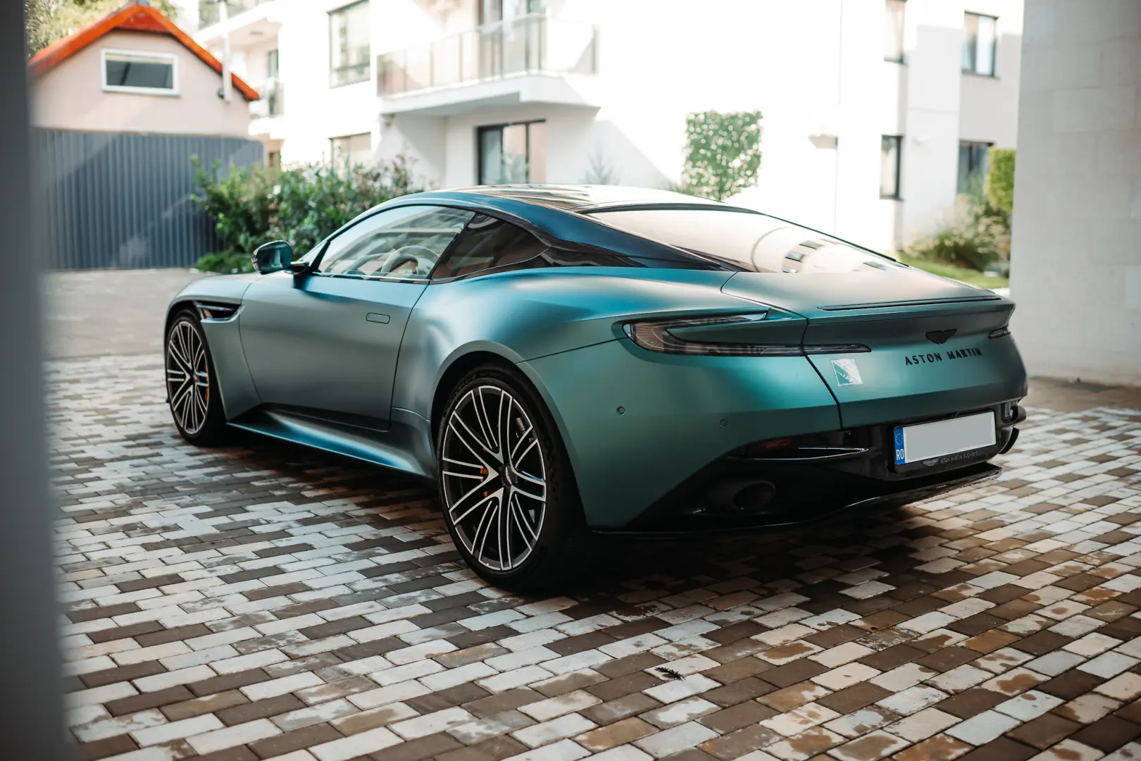 Aston Martin DB12