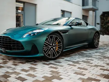 Aston Martin DB12