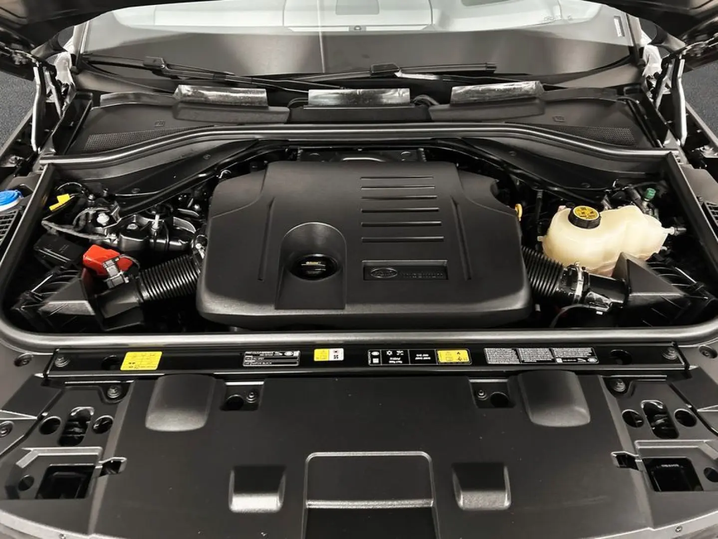 Range Rover Sport P550e Hybrid Autobiography