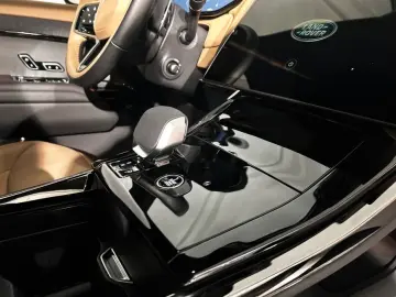 Range Rover Sport P550e Hybrid Autobiography