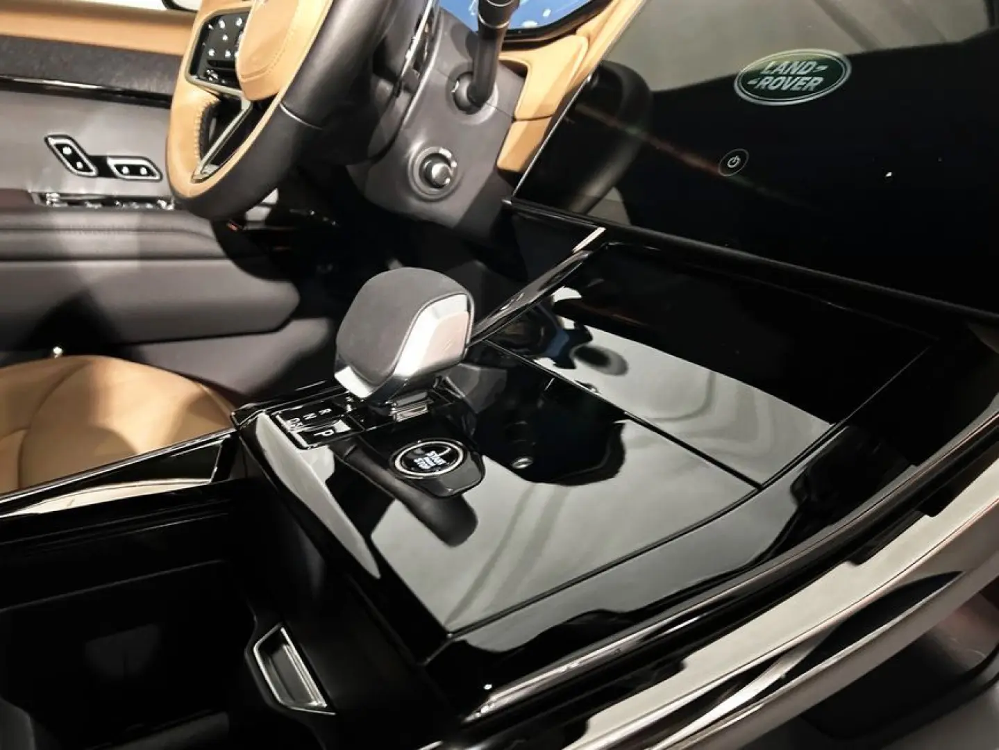 Range Rover Sport P550e Hybrid Autobiography