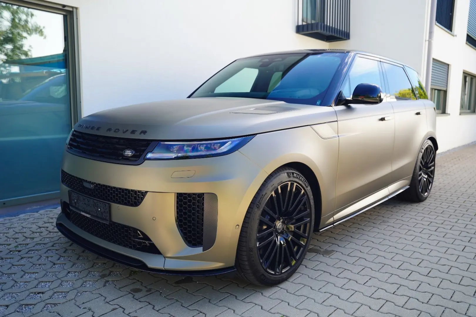 Range Rover Sport P635 SV Edition One Bronze