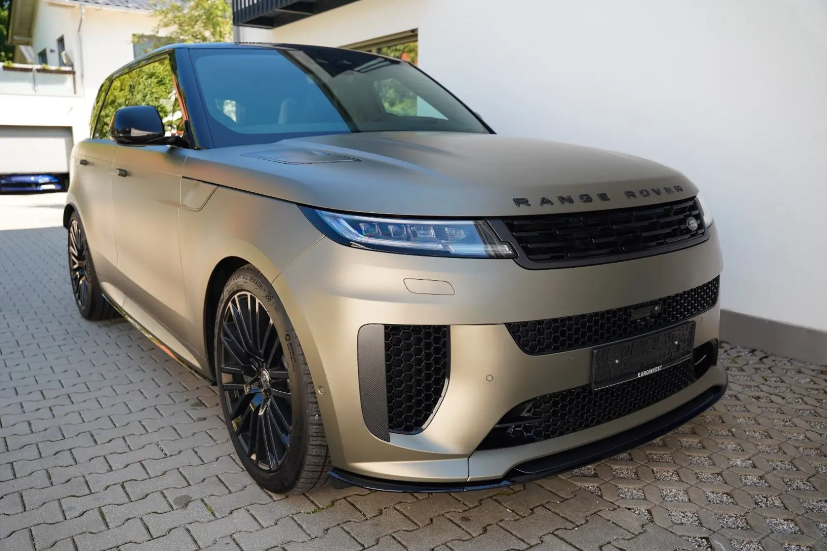 Range Rover Sport P635 SV Edition One Bronze