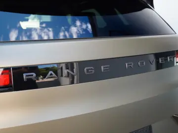 Range Rover Sport P635 SV Edition One Bronze
