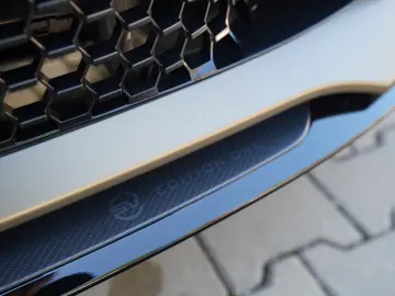 Range Rover Sport P635 SV Edition One Bronze