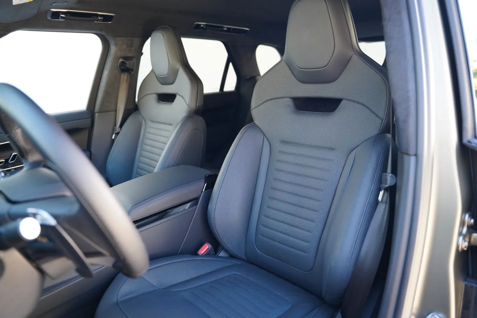 Range Rover Sport P635 SV Edition One Bronze