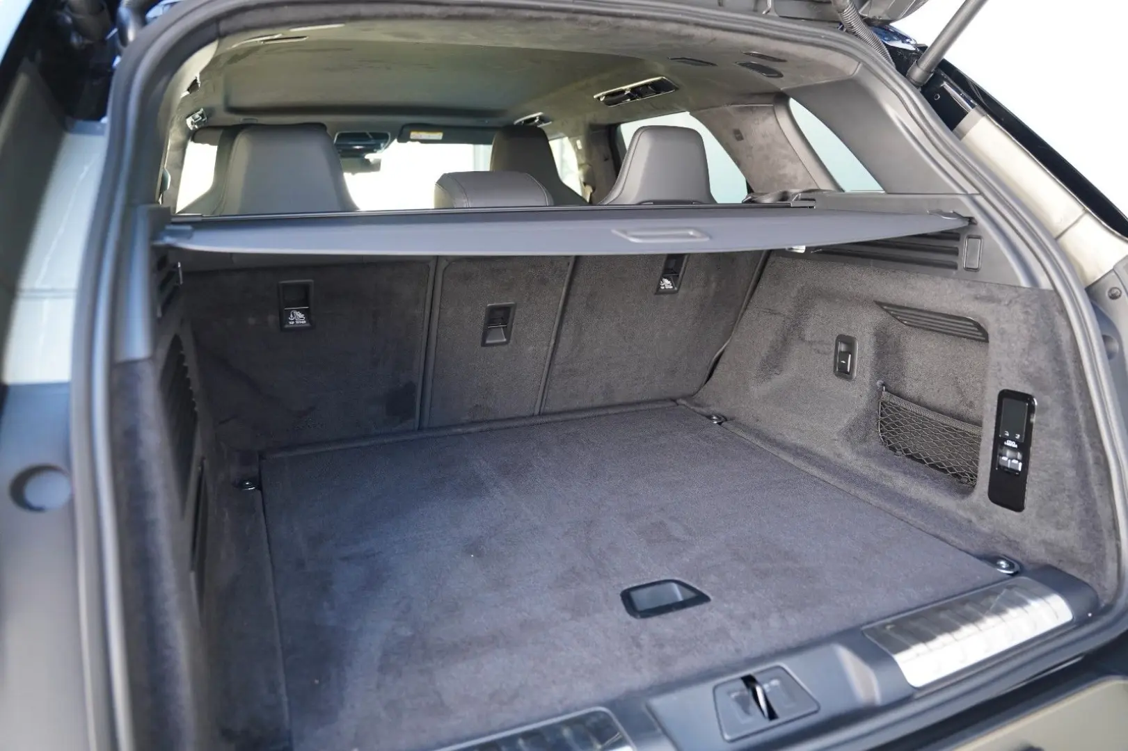 Range Rover Sport P635 SV Edition One Bronze