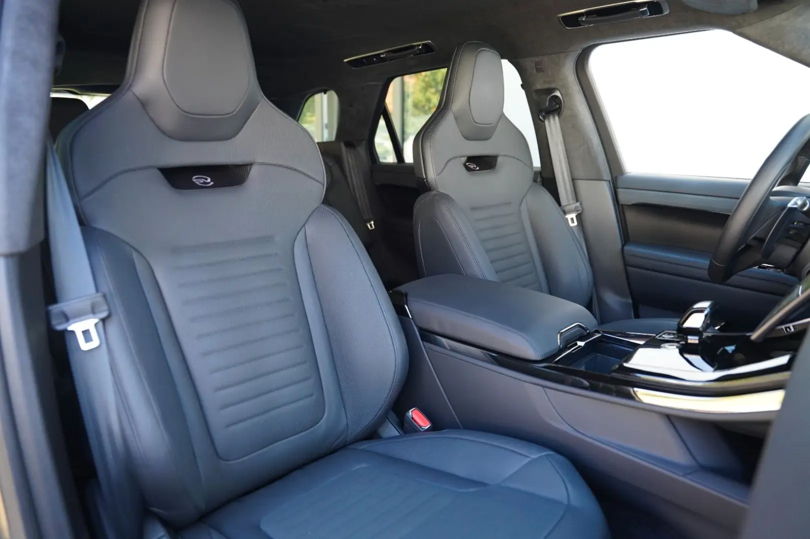 Range Rover Sport P635 SV Edition One Bronze
