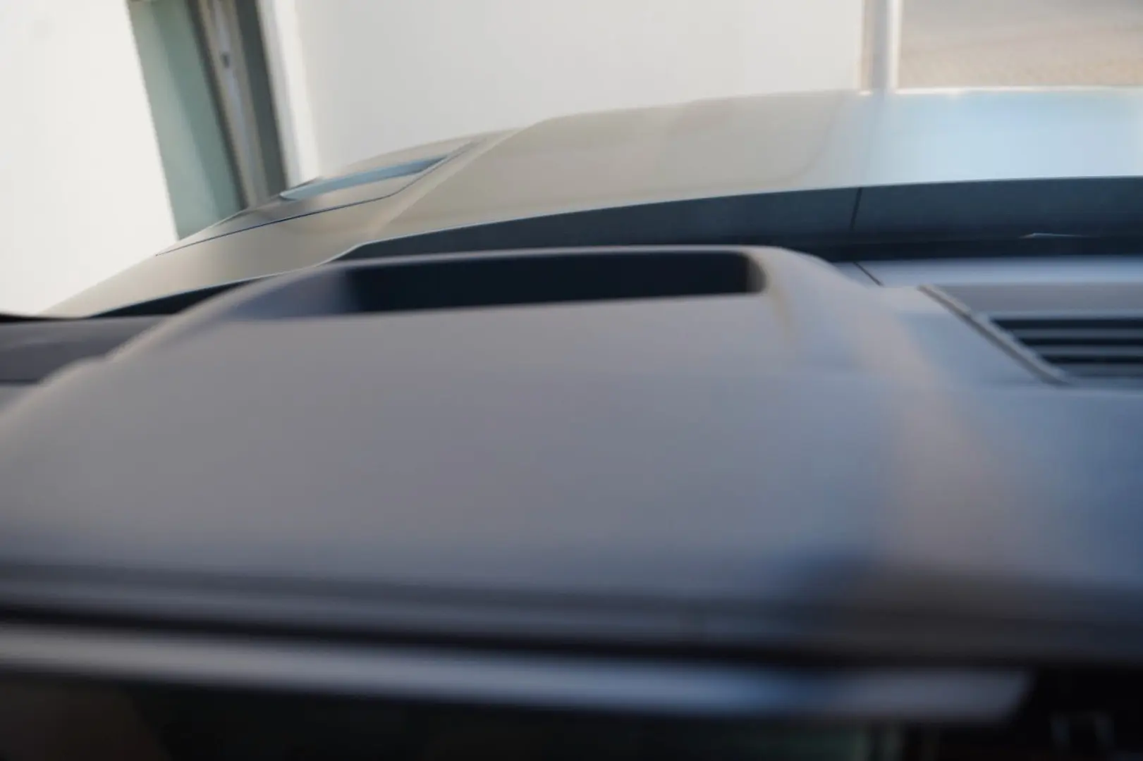 Range Rover Sport P635 SV Edition One Bronze