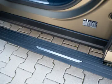 Range Rover Sport P635 SV Edition One Bronze