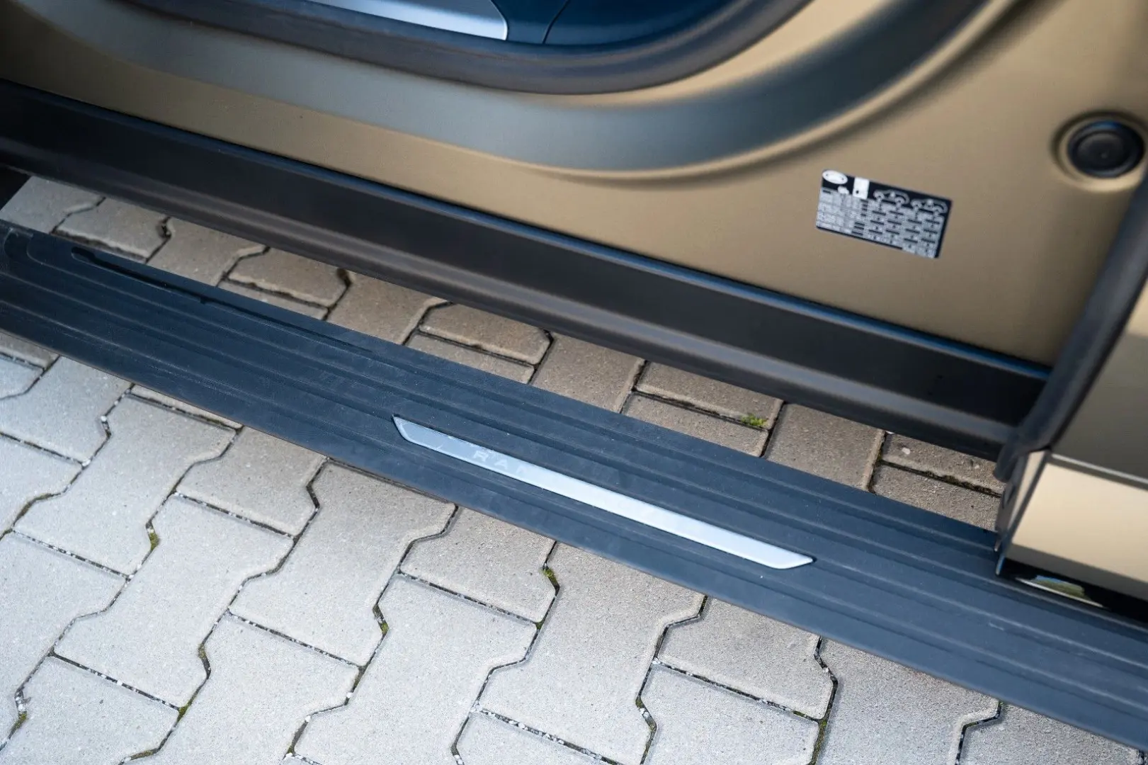 Range Rover Sport P635 SV Edition One Bronze