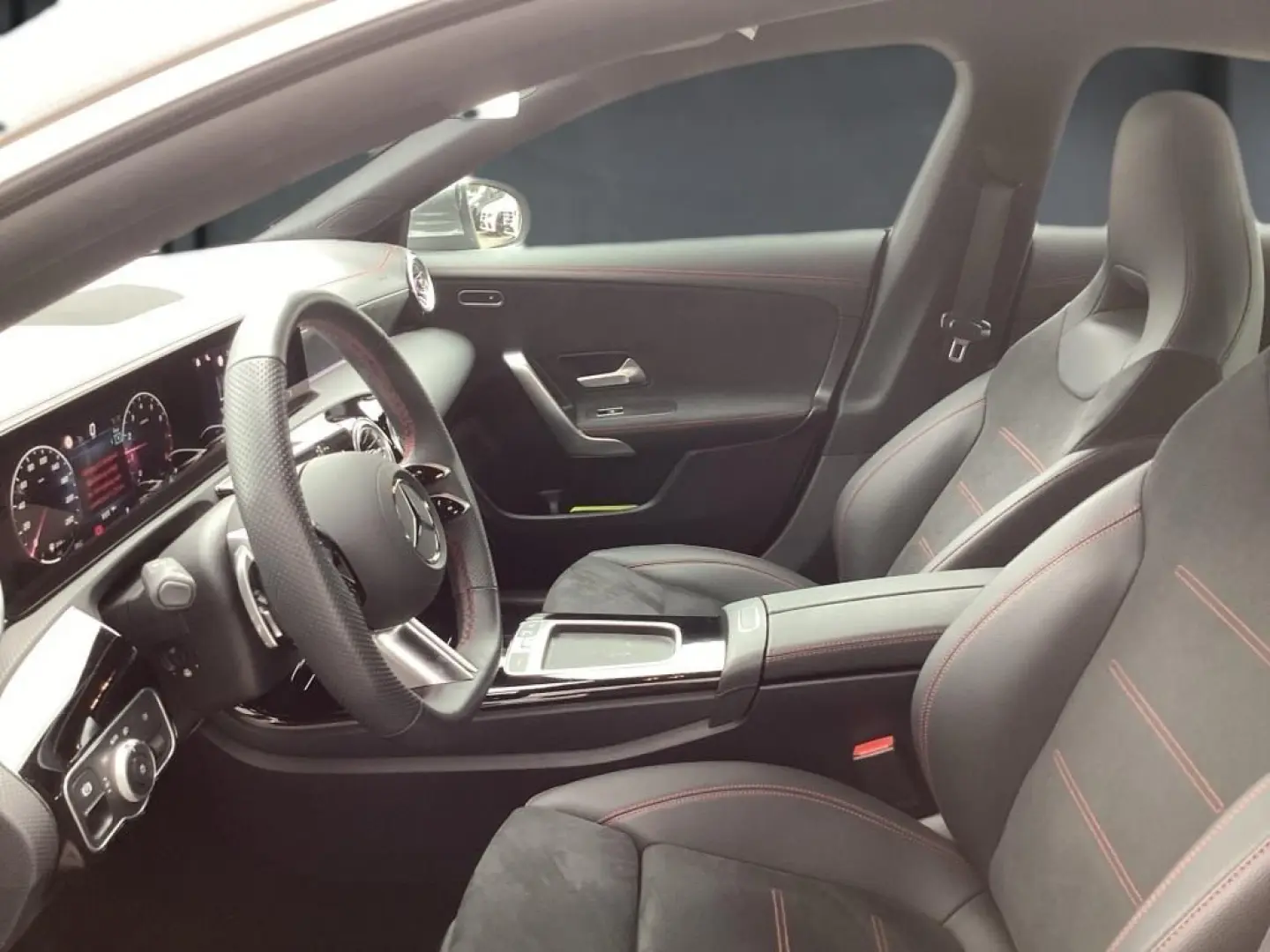 CLA 180 +AMG+KAMERA+Ambiente+SHZ+AUT+LED+el.Heck