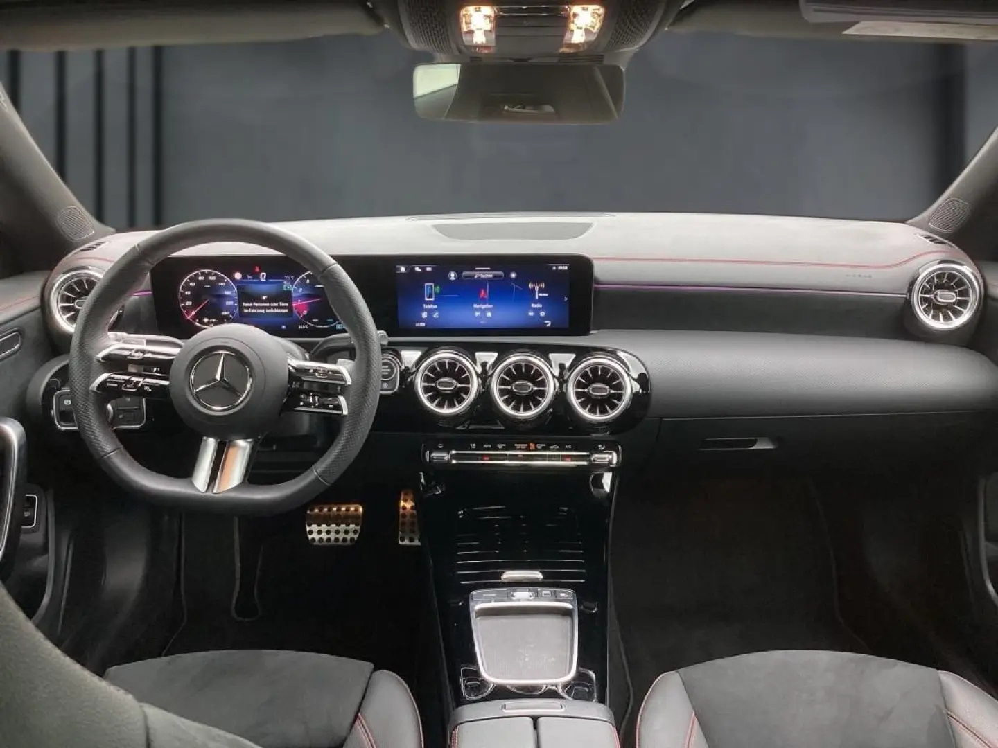 CLA 180 +AMG+KAMERA+Ambiente+SHZ+AUT+LED+el.Heck