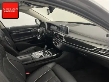 BMW 750 i xDrive M SPORT PURE+LASER+SOFT