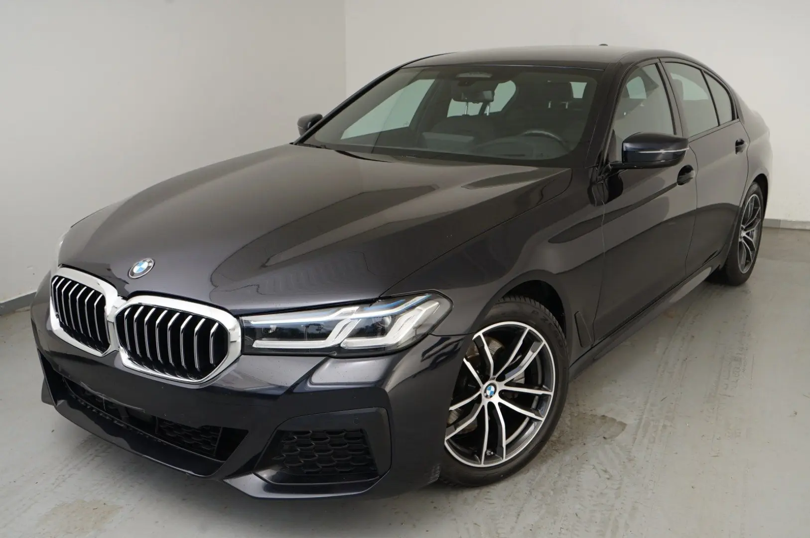 BMW 520d xDrive Limousine (M-Sport Navi HUD ACC )