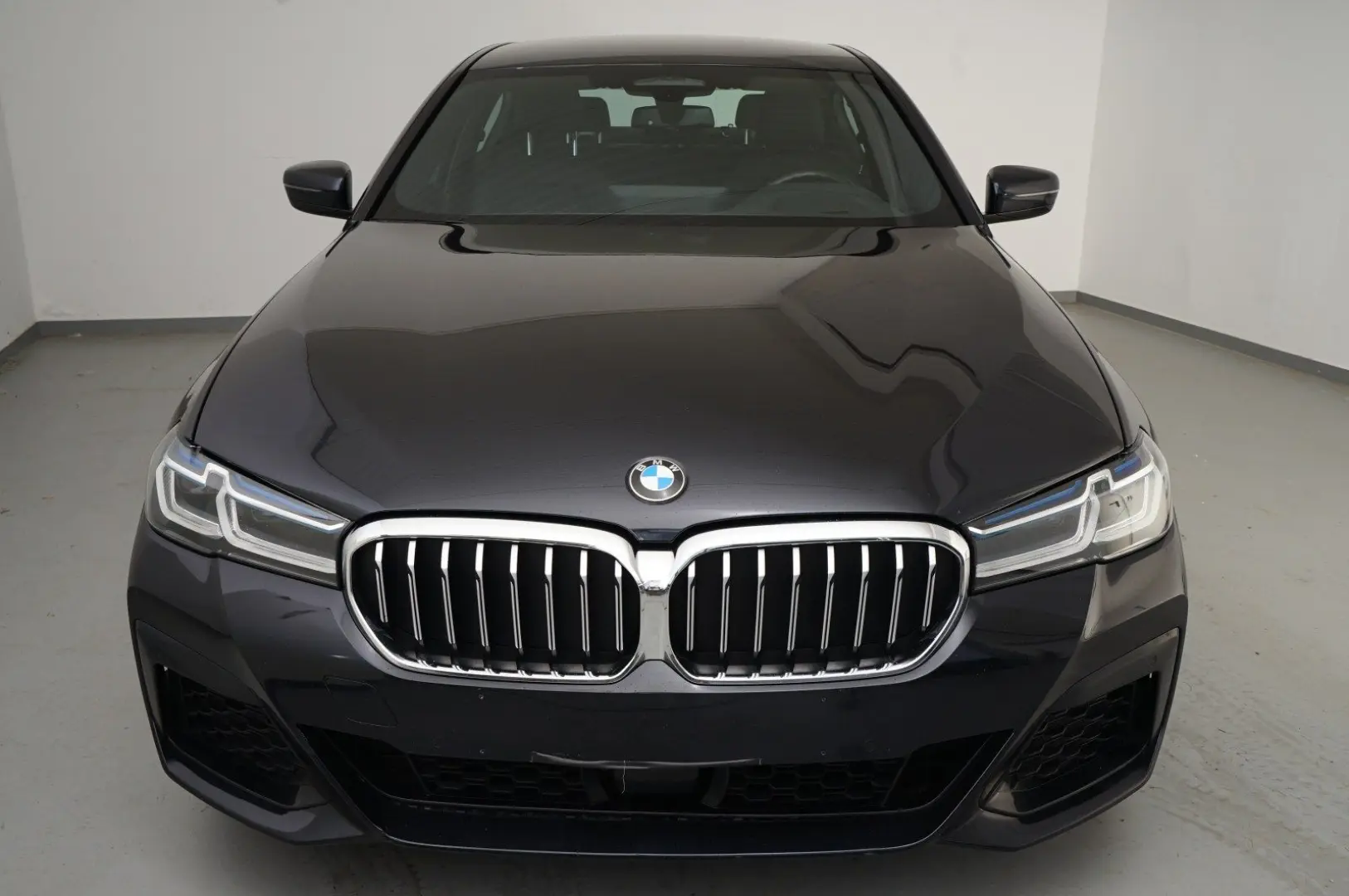 BMW 520d xDrive Limousine (M-Sport Navi HUD ACC )