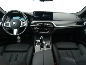 BMW 520d xDrive Limousine (M-Sport Navi HUD ACC )