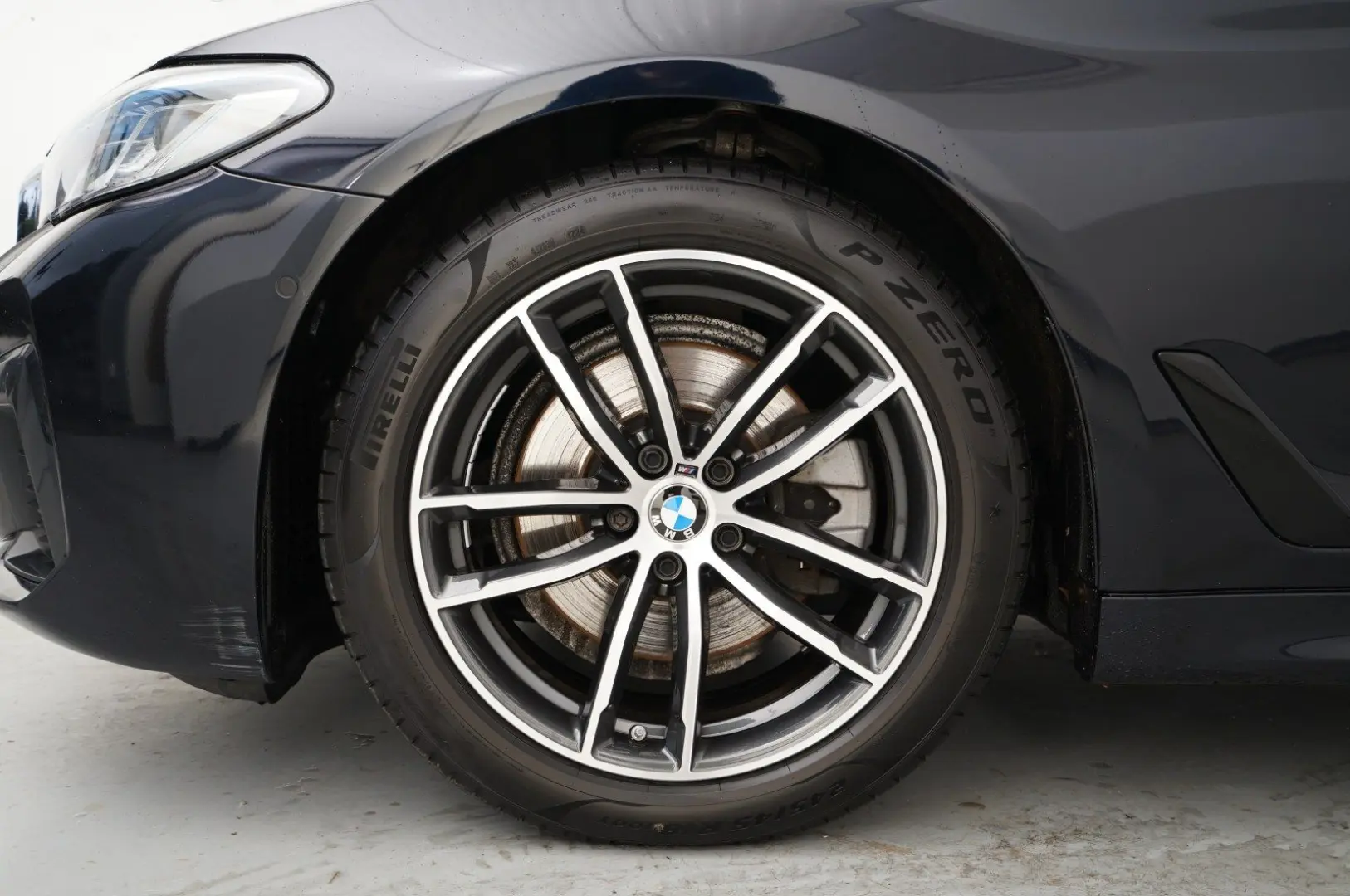 BMW 520d xDrive Limousine (M-Sport Navi HUD ACC )