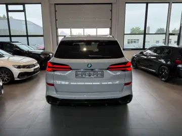 X5 xDrive 30d M-SPORT PANO/LUFT/22''/AHK/7 SITZE