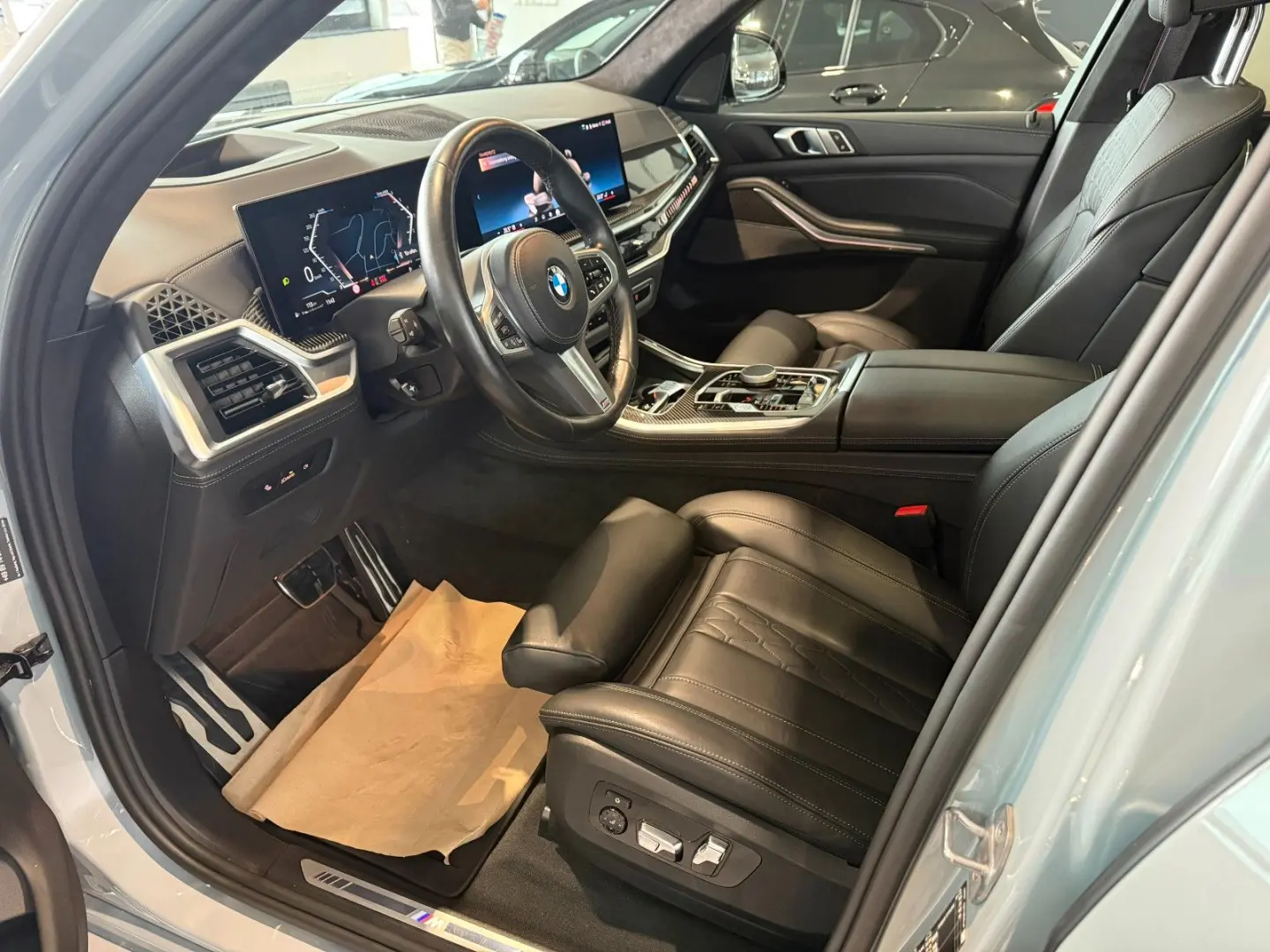 X5 xDrive 30d M-SPORT PANO/LUFT/22''/AHK/7 SITZE