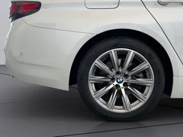 BMW 520d xDrive Limo. LED ACC RFK Massage