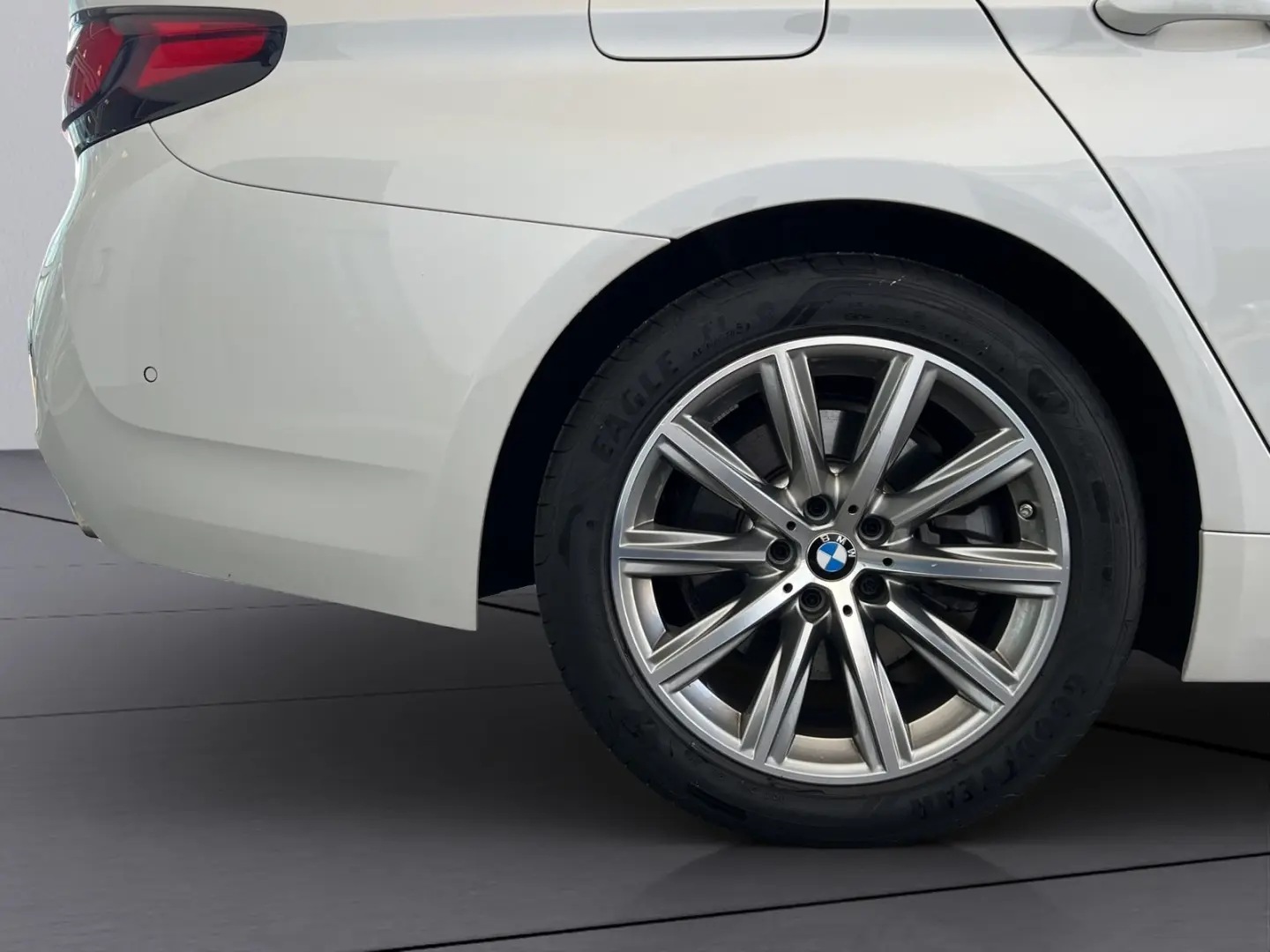 BMW 520d xDrive Limo. LED ACC RFK Massage
