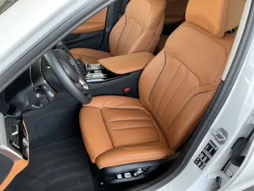BMW 520d xDrive Limo. LED ACC RFK Massage