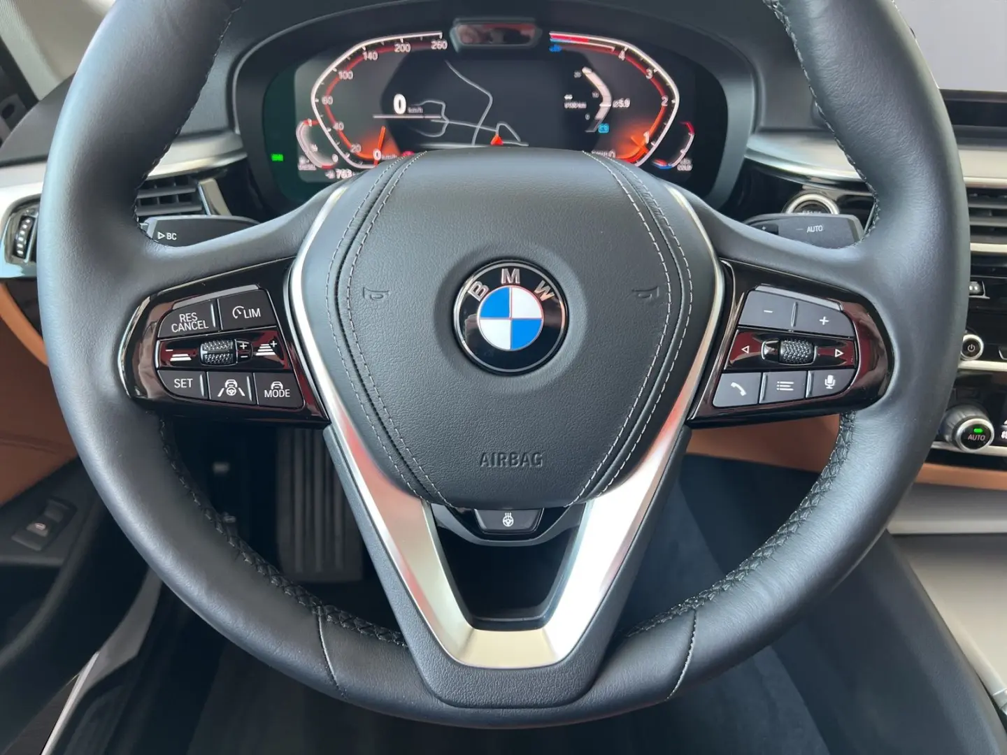 BMW 520d xDrive Limo. LED ACC RFK Massage