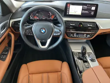 BMW 520d xDrive Limo. LED ACC RFK Massage