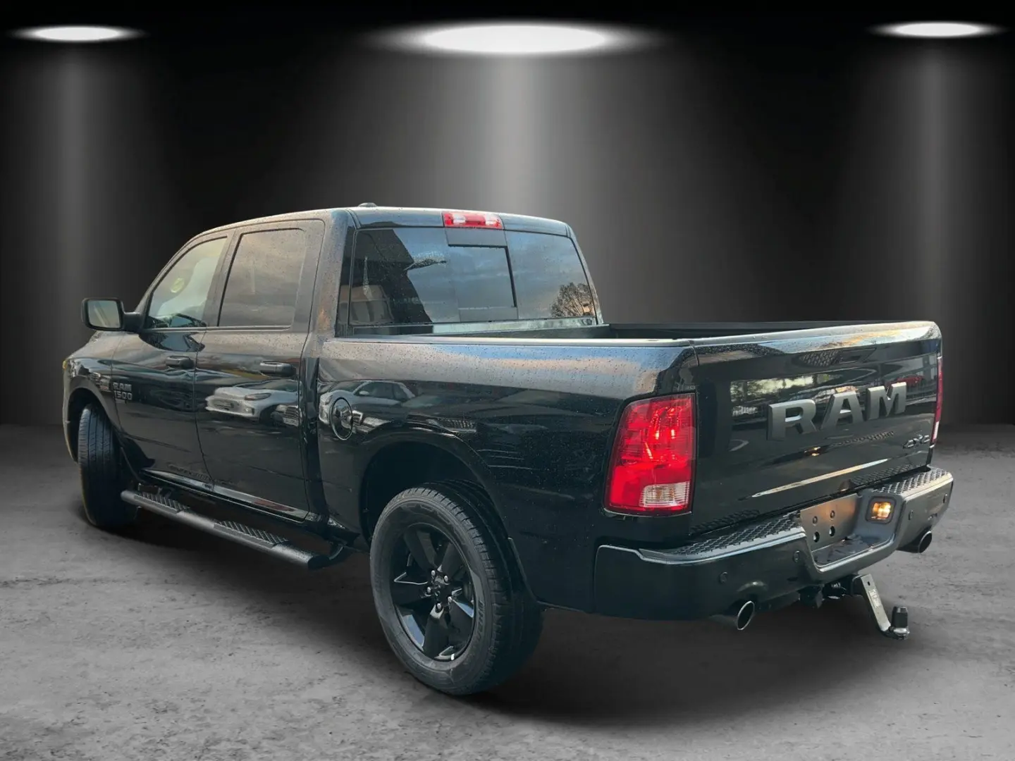 RAM 1500 Crew Cab Classic Black LPG/LED/AHK 3500